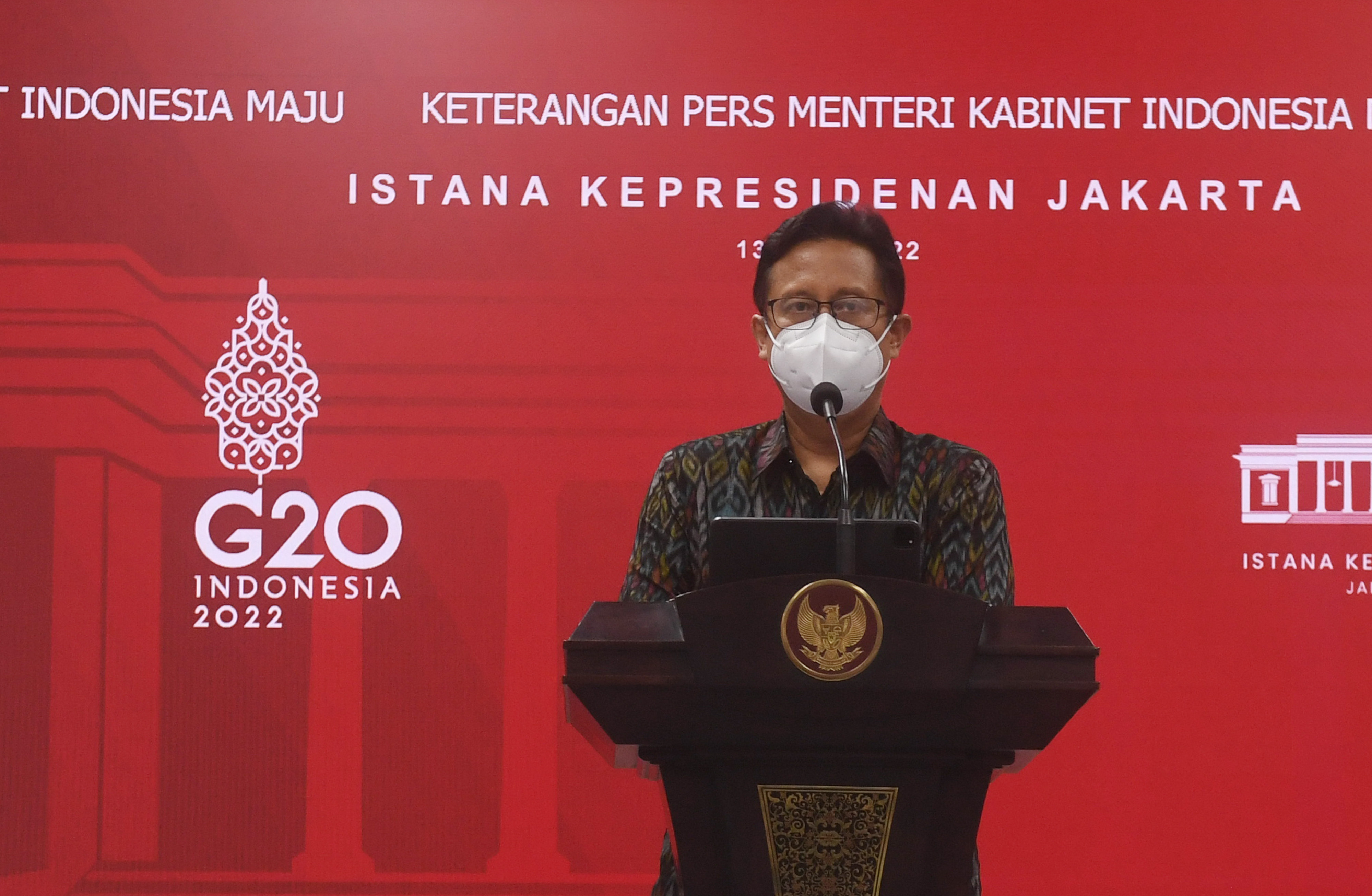 Menteri Kesehatan Budi Gunadi Sadikin menyampaikan keterangan pers usai mengikuti rapat terbatas terkait PPKM di Kantor Presiden, Jakarta