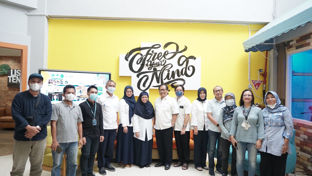 Universitas Terbuka (UT) mendorong perkembangan soft skill mahasiswa agar lebih siap memasuki dunia industri kelak.