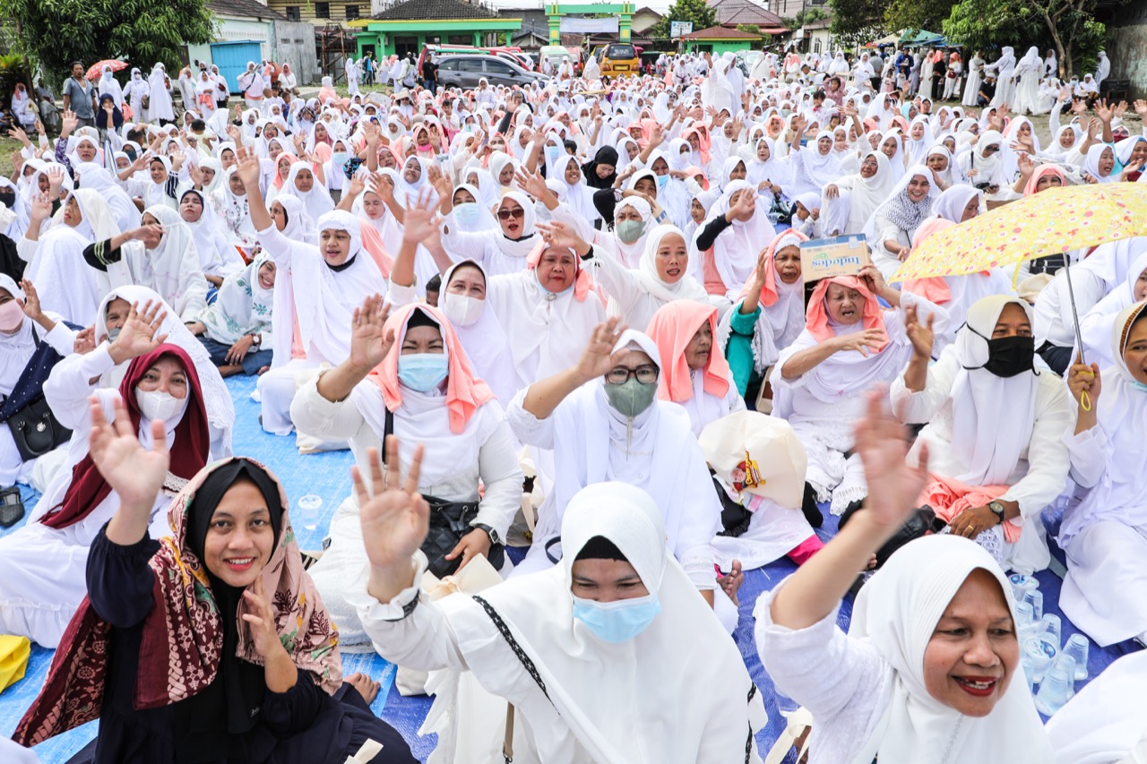 Relawan Mak Ganjar Provinsi Sumatera Utara (Sumut), menggelar dzikir akbar dan doa bersama untuk Ganjar Pranowo agar menjadi presiden 2024