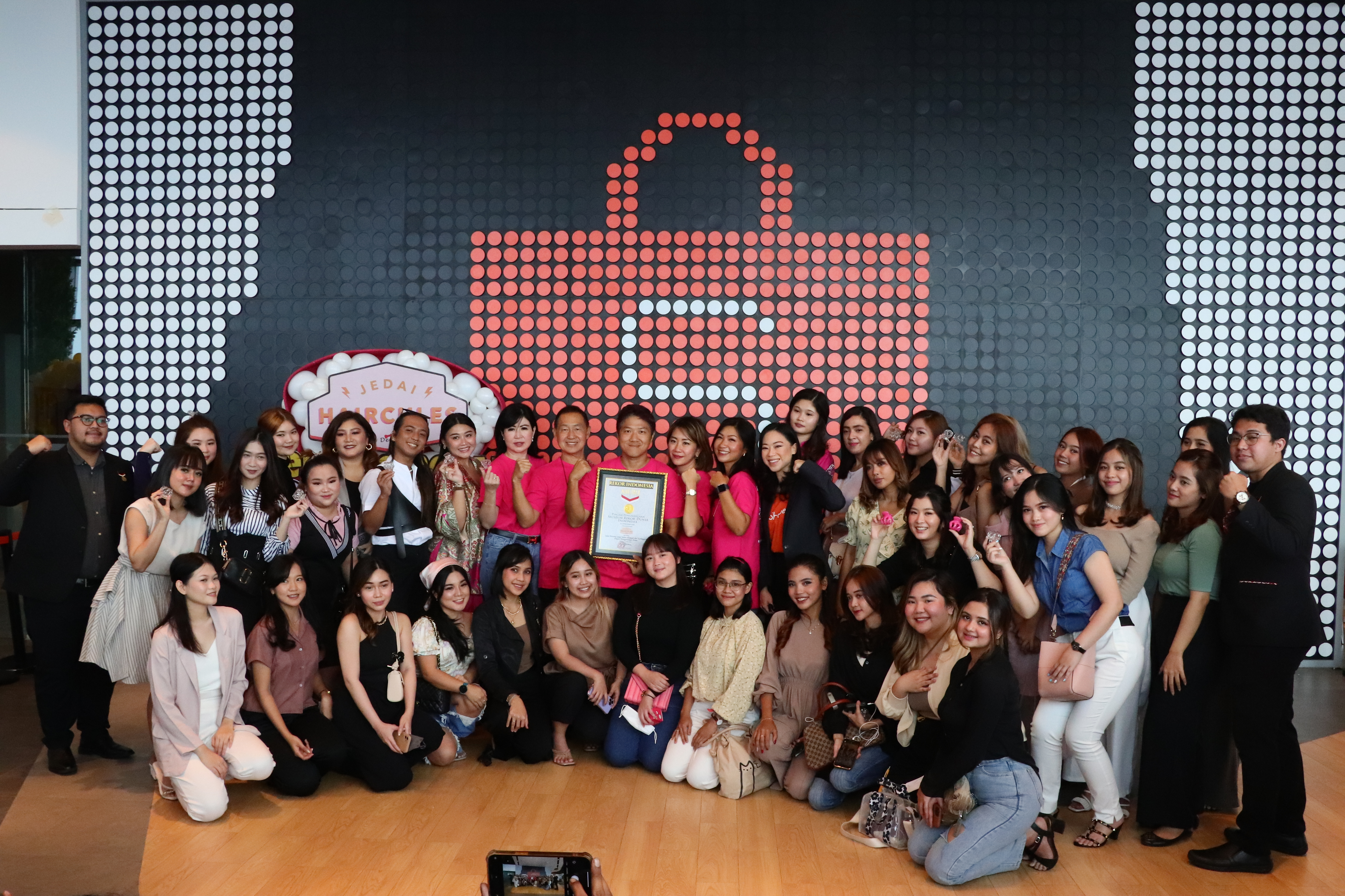 Jedai Haircules berhasil masuk rekor MURI menjadi jedai pertama yang tahan dilempar dari ketinggian dari 100 hingga 120 meter.