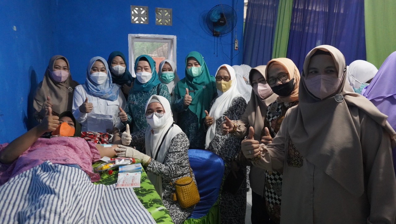  KB SERENTAK: Pemda Kabupaten OKI melalui menggelar pelayanan KB Serentak sejuta akseptor untuk pengendalian penduduk dan lebih berkualitas.