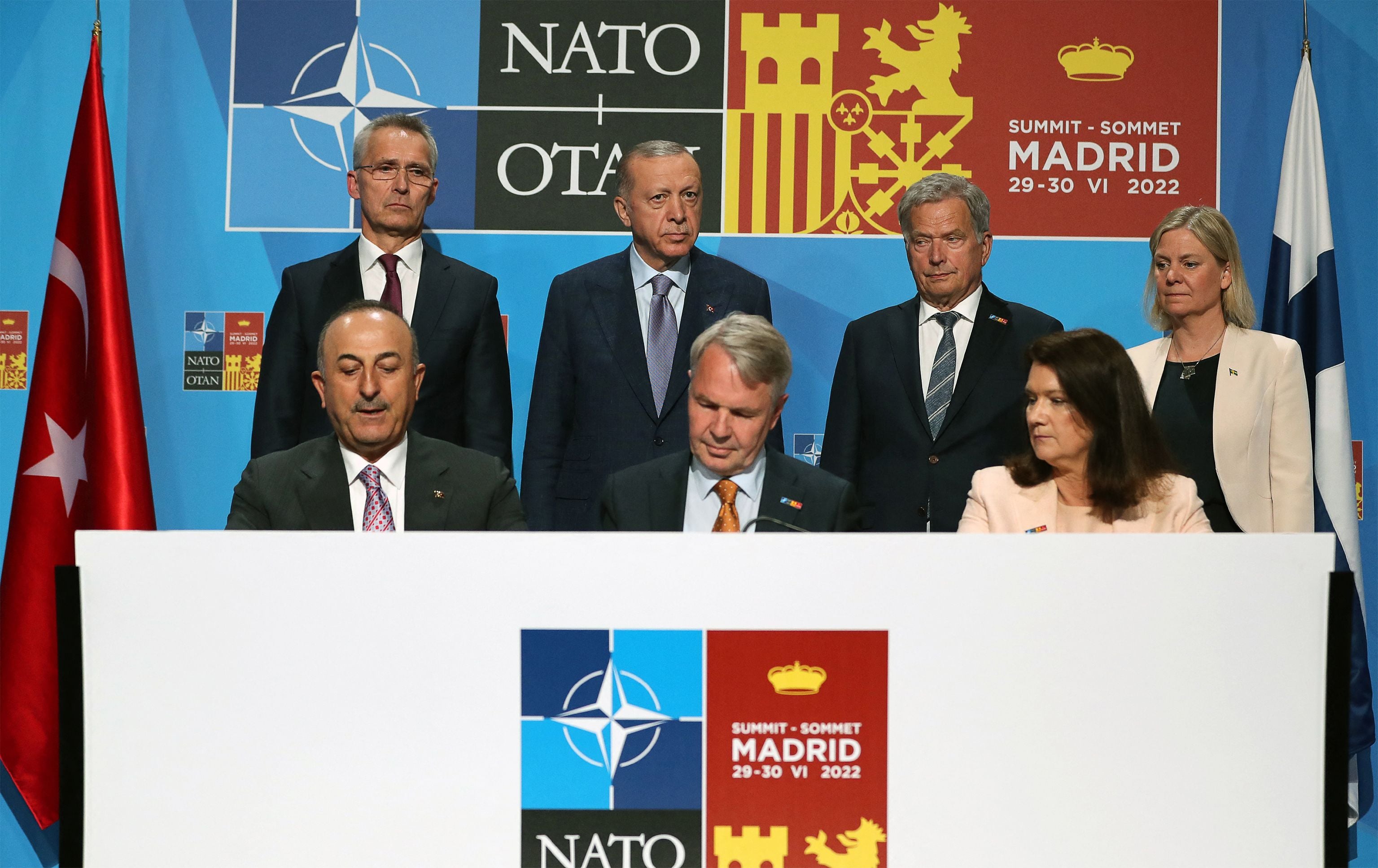 Penerimaan Swedia dan Finlandia menjadi bagian NATO