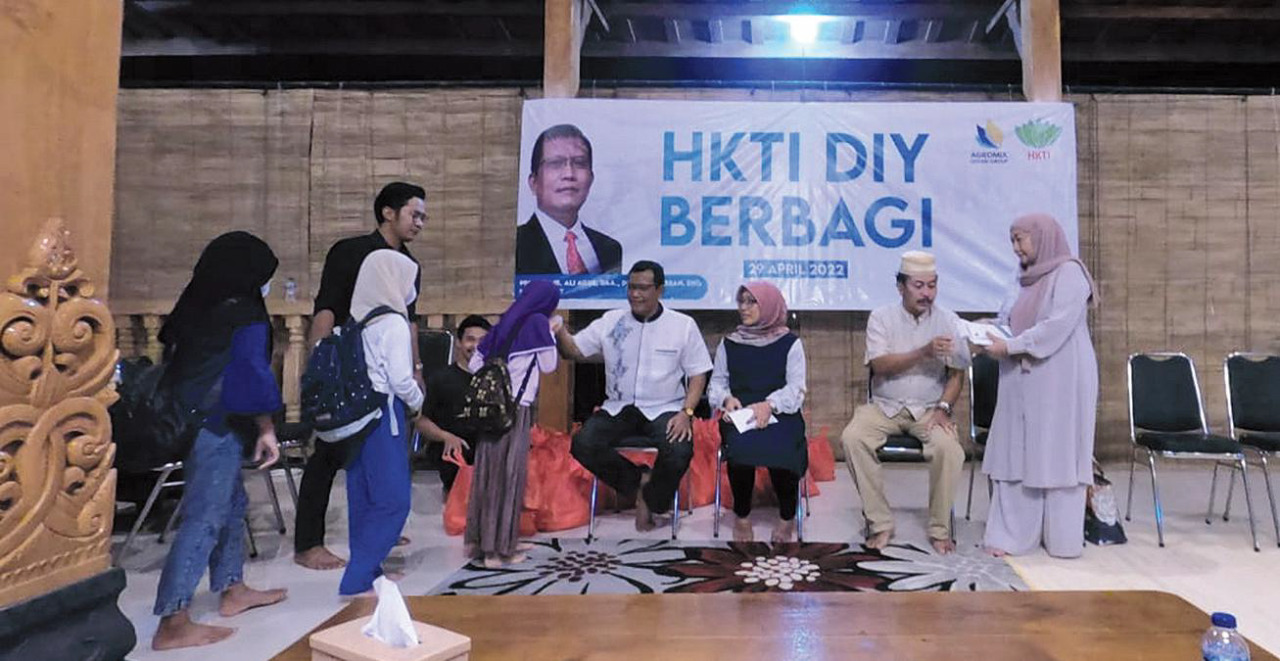 Peneliti telur ayam bahagia Fakultas Peternakan (Fapet) UGM Ali Agus yang juga Ketua Himpunan Kerukunan Tani Indonesia (HKTI) Yogyakarta.