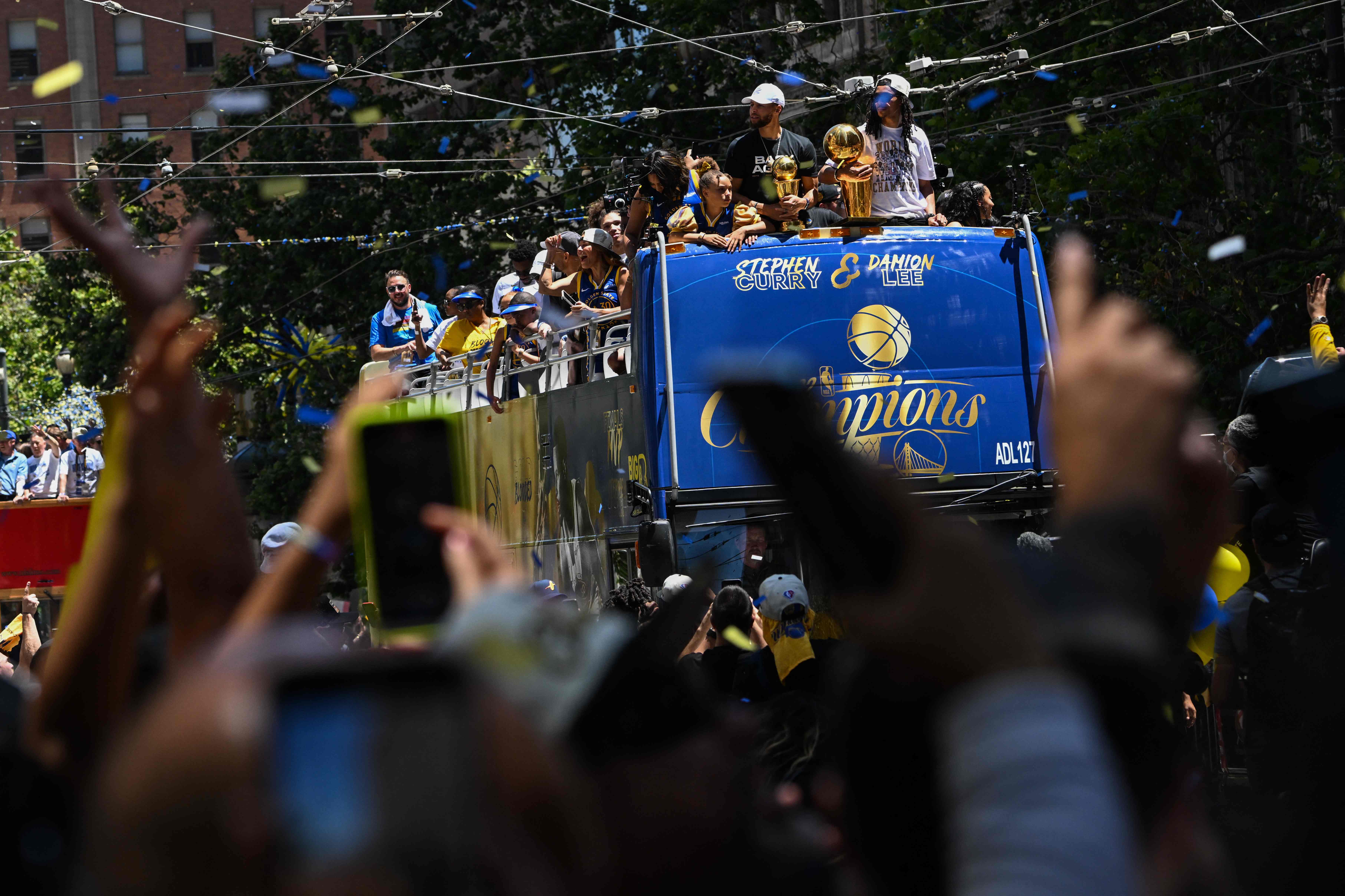 Puluhan Ribu Orang Elu-Elukan Warriors di San Francisco