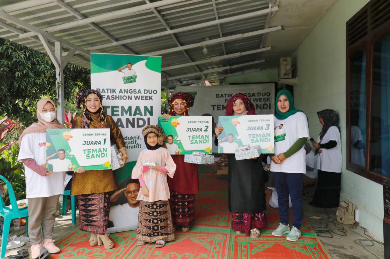 Deklarasi Relawan Jambi Awali Ajang Fashion Show Batik Angso Duo bersama Teman Sandi