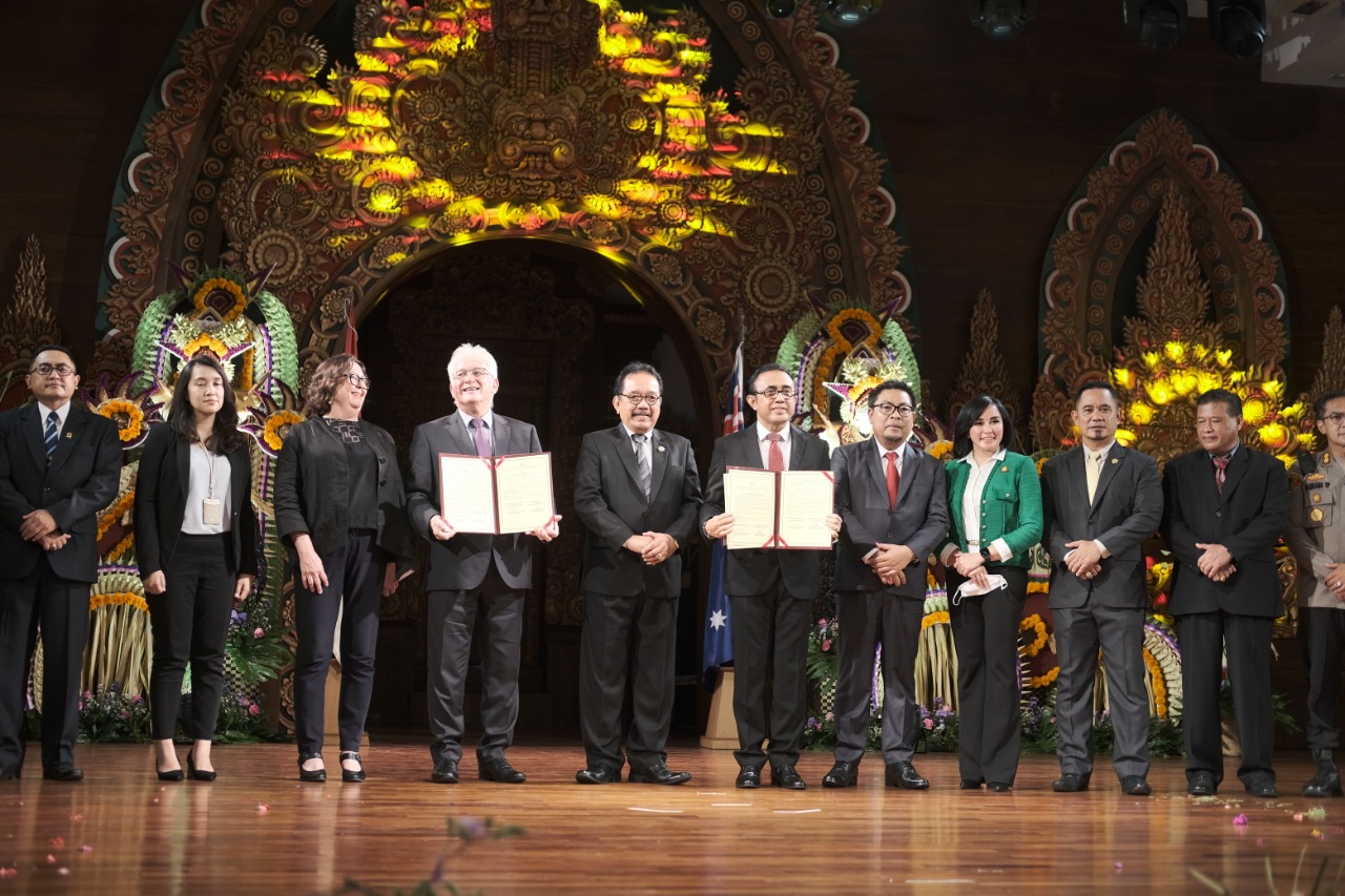 MoU antara  Wali Kota Denpasar, I Gusti Ngurah Jaya Negara bersama Wali Kota Darwin Australia Konstantine Vatskalis, Senin (13/6).