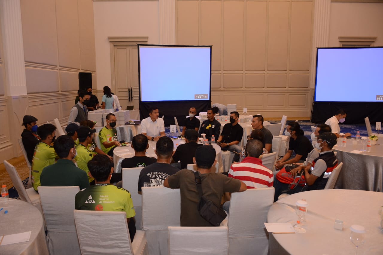 Rapat persiapan memecahkan rekor MURI bersepeda beregu Jakarta-Semarang 24 jam yang aka dilaksanakan Sabtu, 25 Juni 2022.