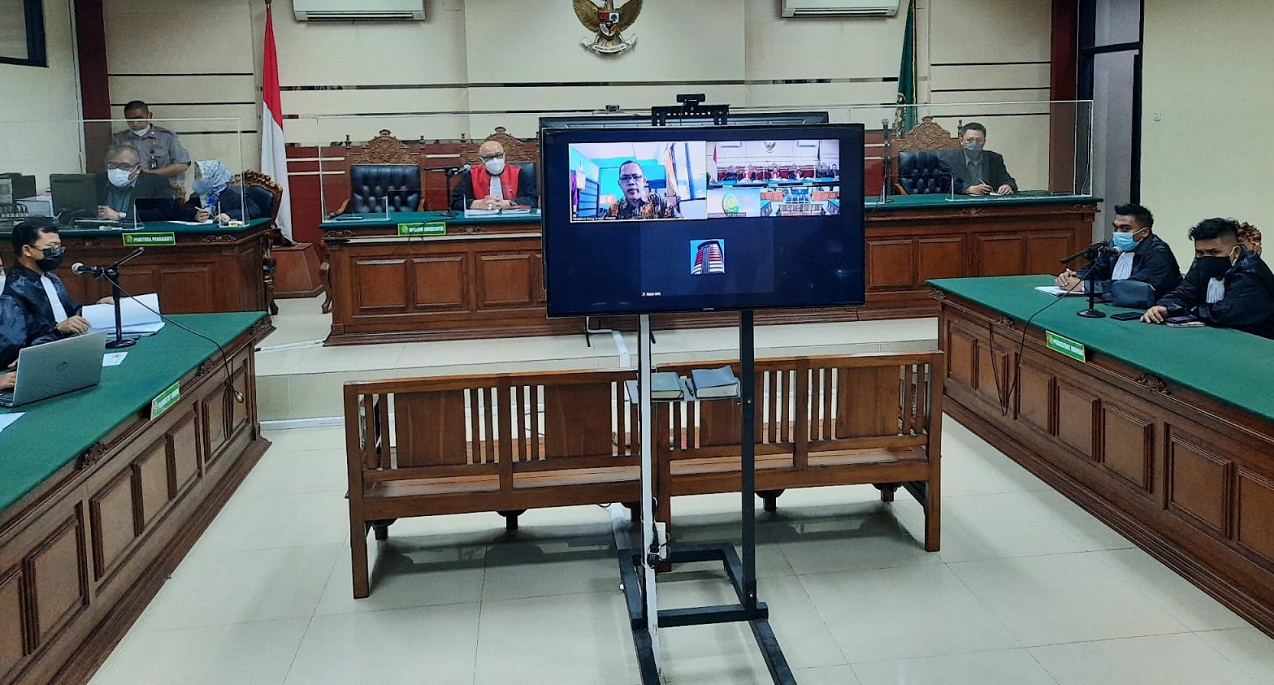 Sidang kasus suap dengan terdakwan Hakim Pengadilan Negeri Surabaya nonaktif Itong Isnaeni Hidayat. 