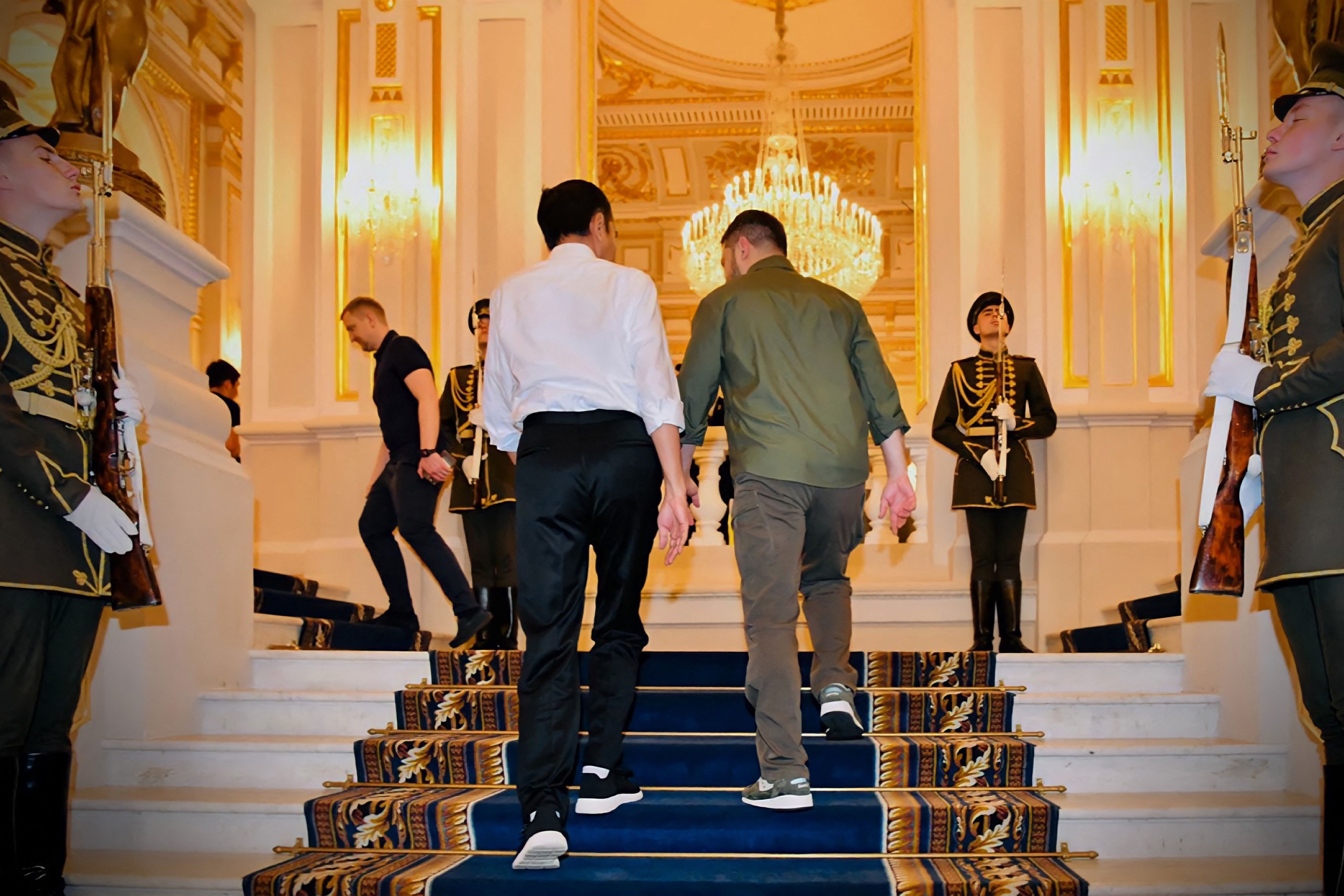 Presiden Joko Widodo bersama Presiden Ukraina Volodymyr Zelensky