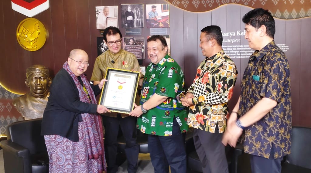 Pemberian Rekor MURI untuk The New Natrabu Cilegon sebagai Restoran Minang terbesar di Dunia