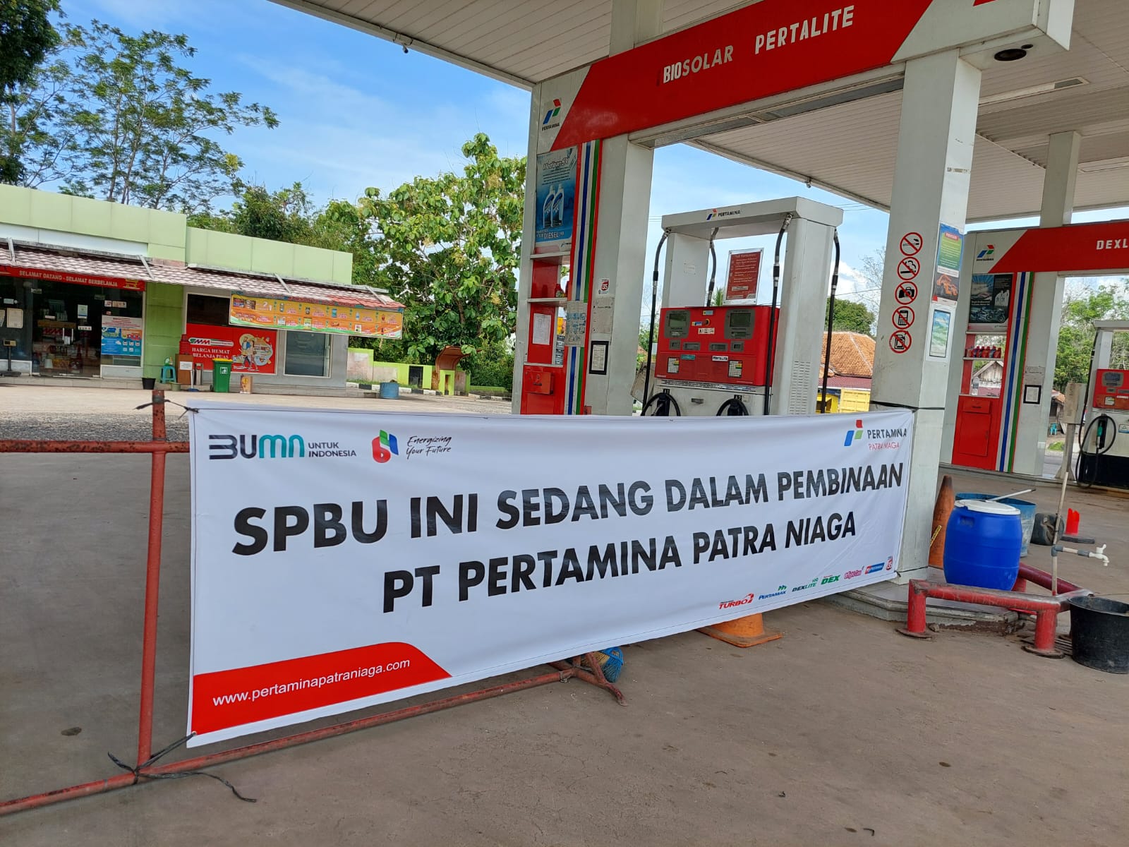 Sejumlah SPBU di Sumsel dihentikan pengiriman BBM karena diindikasi melakukan kecurangan.