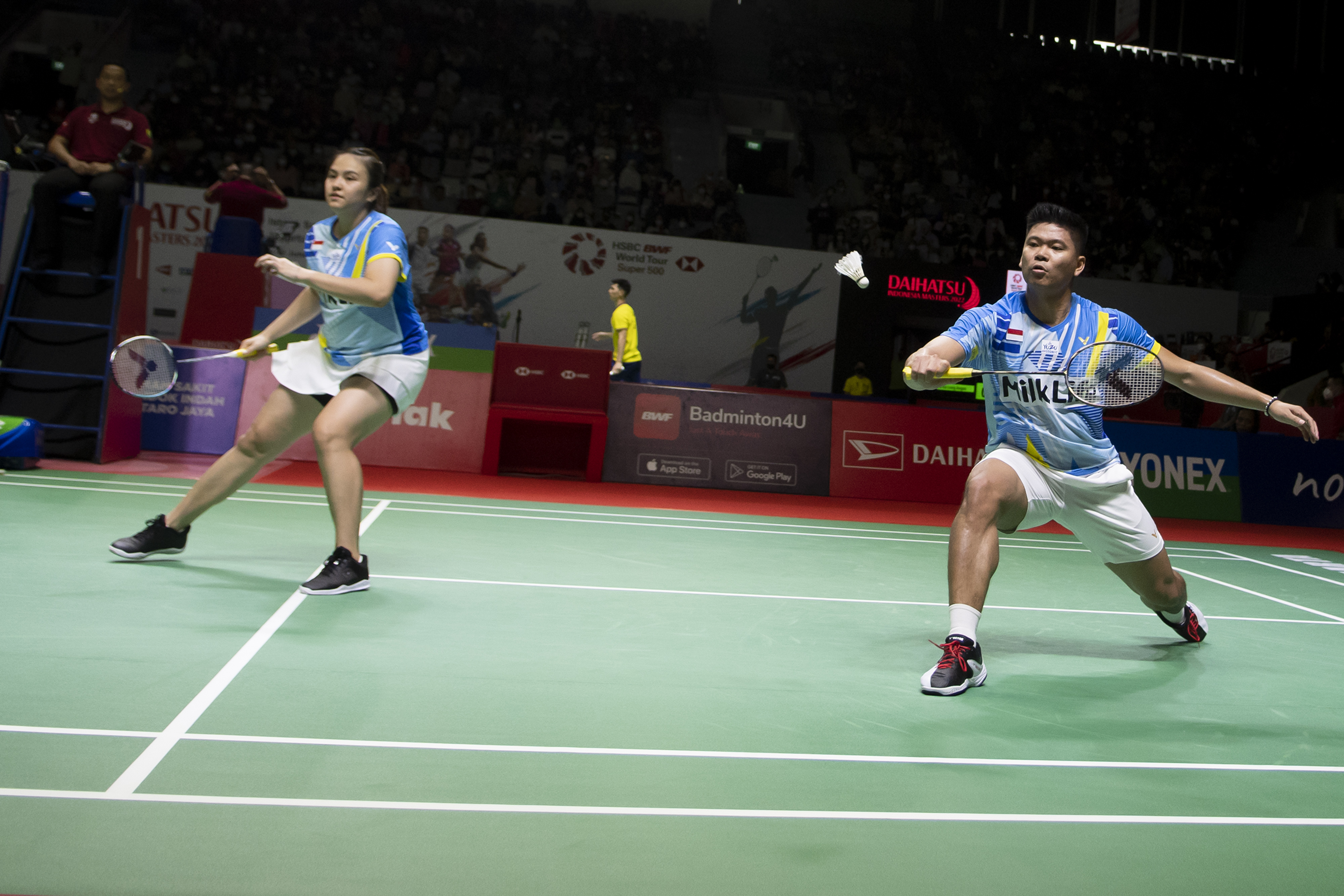 Pebulu tangkis Praveen Jordan/Melati Daeva saat berlaga di Indonesia Masters 2022.