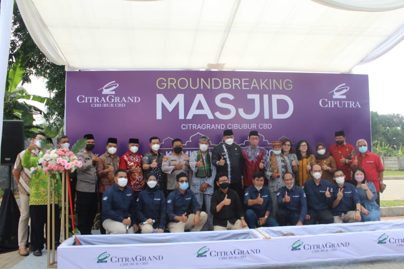 Groundbreaking masjid Citragrand Cibubur diresmikan oleh Plt Wali kota Bekasi, Dr. H. Tri Adhianto, S.E, M.M, Jumat (24/6)