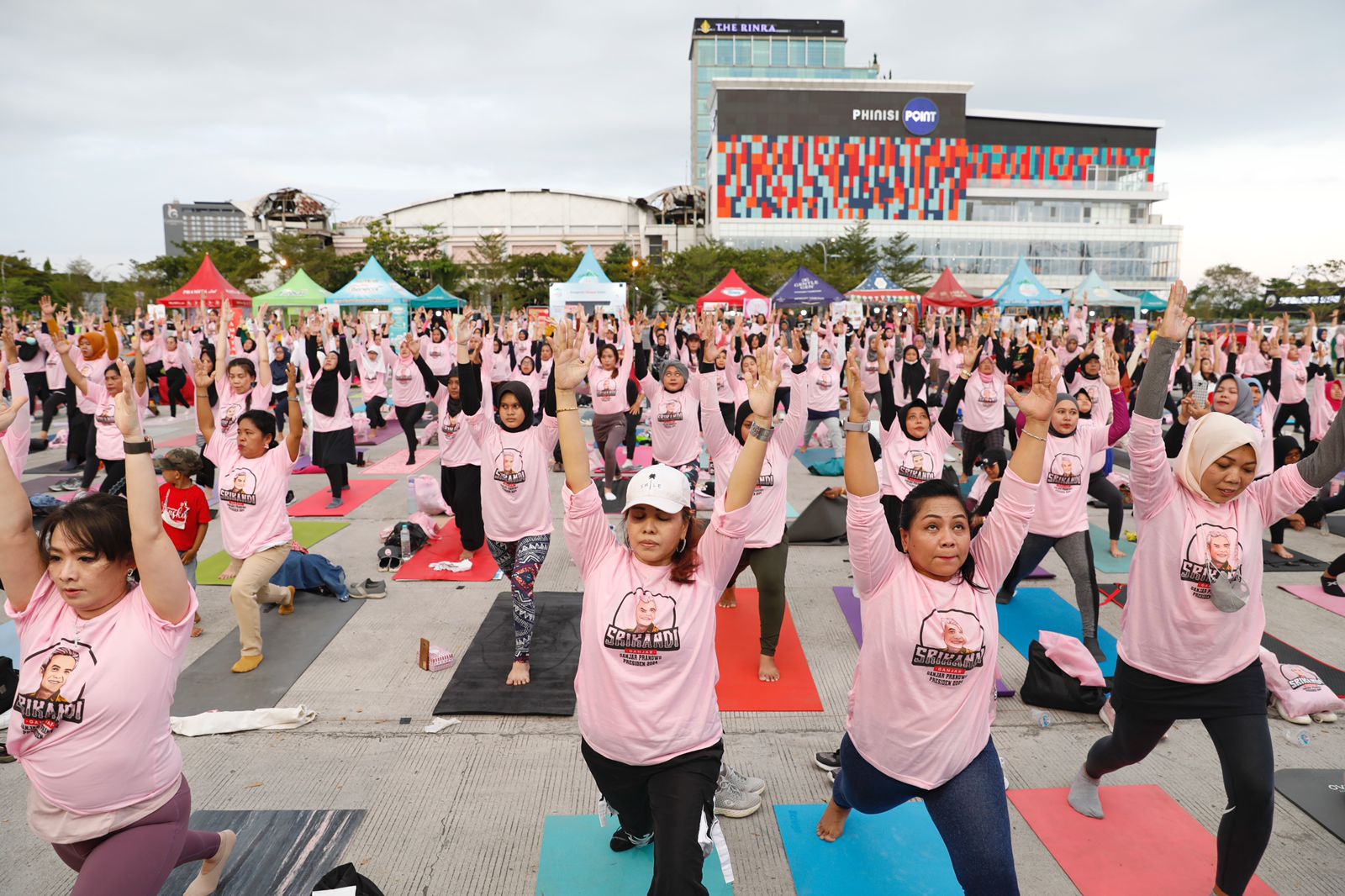 Srikandi Ganjar Sulawesi Selatan (Sulsel) mengikuti acara bertema Healthy Fun Day mengajak masyarakat hidup sehat dengan berolahraga.