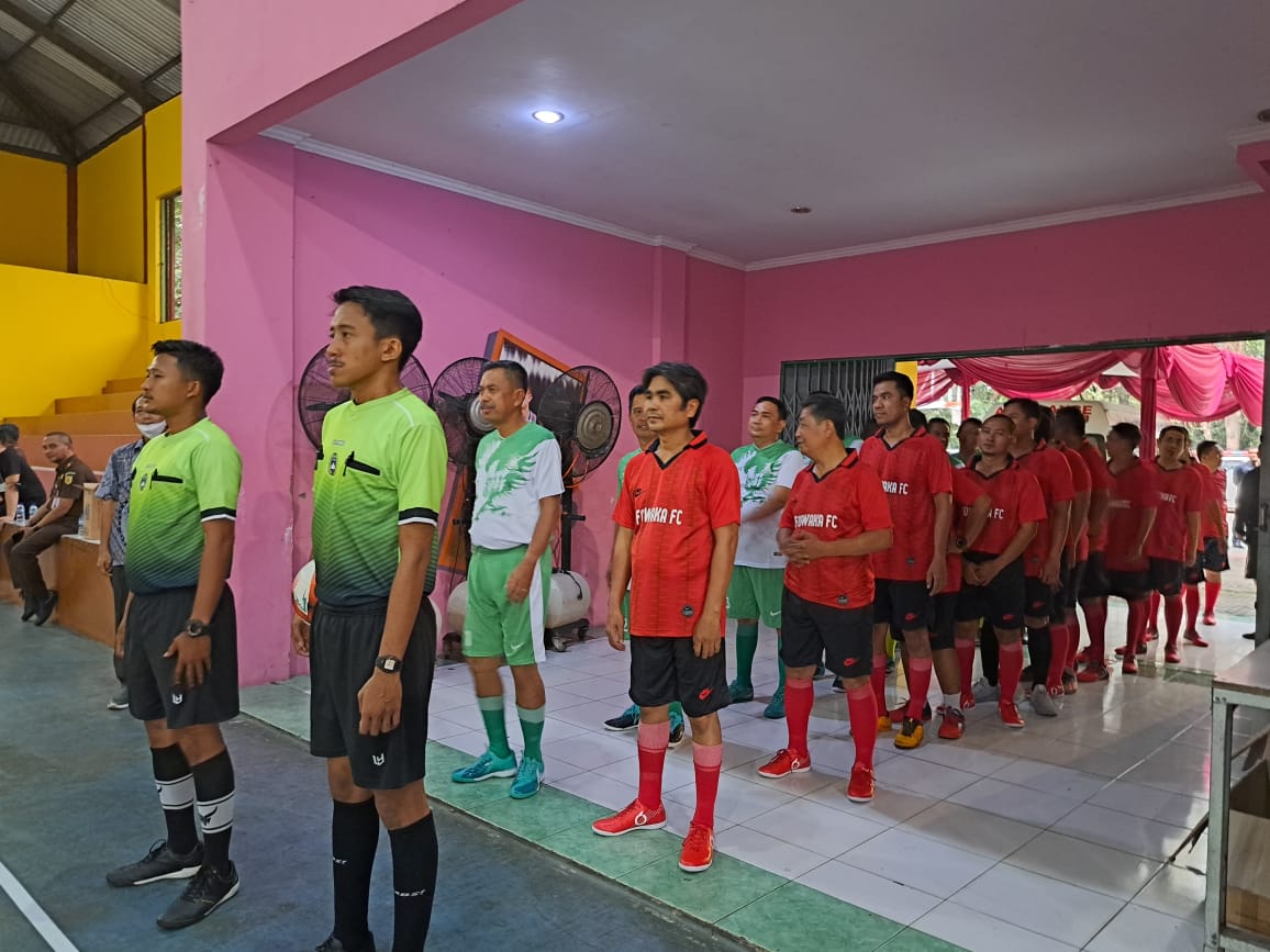 Tim futsal Kejati Jabar dan Forwaka bersiap masuk lapangan, Rabu (15/6/2022) 