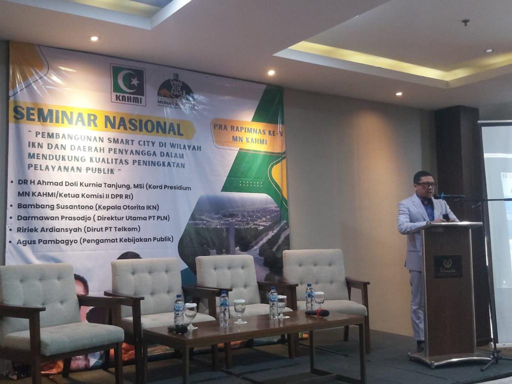 Ketua  Komisi II DPR RI Ahmad Doli Kurnia Tandjung menjadi pembicara di Seminar Nasional MN KAHMI tentang Pembangunan Smart City di IKN.