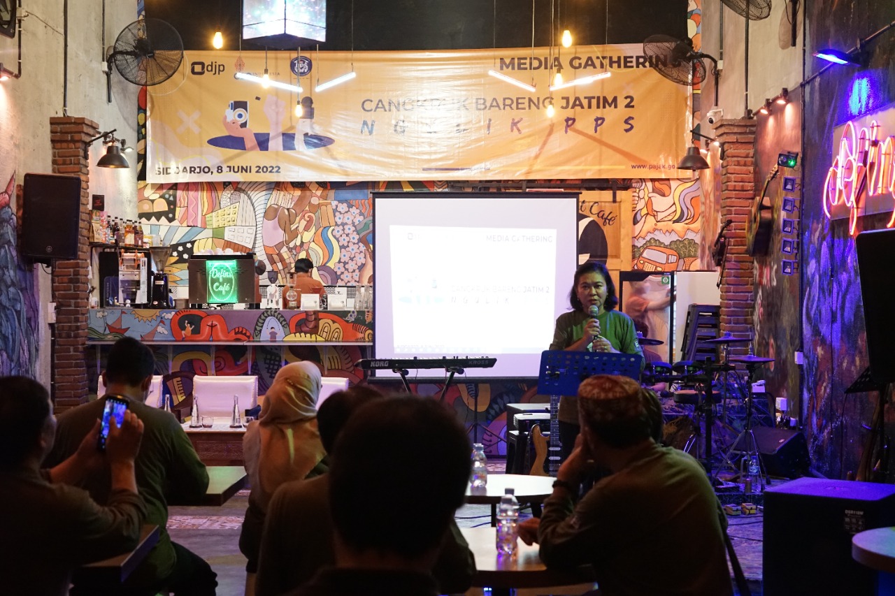 Kepala Kantor Wilayah DJP Jatim II Agustin Vita Avantin, saat acara ngopi bareng awak media di Sidoarjo, Rabu malam (8/6).