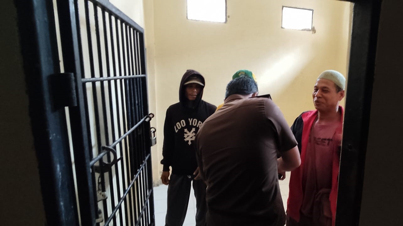  Tiga tersangka penambangan pasir timah ilegal di bukit mangkol bagka diserahkan Gakkum KLHK ke Kejati Babel, Sabtu (18/6)