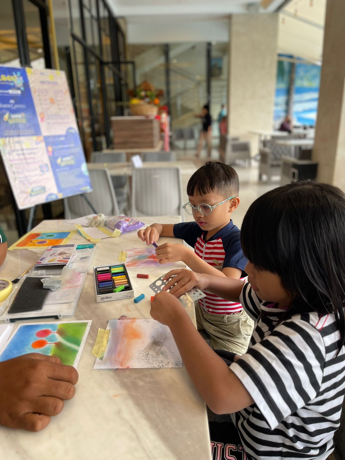 Bigland Hotel Bogor berkolaborasi bersama Faber Castell dalam menghadirkan kegiatan ramah anak yang seru dan edukatif.