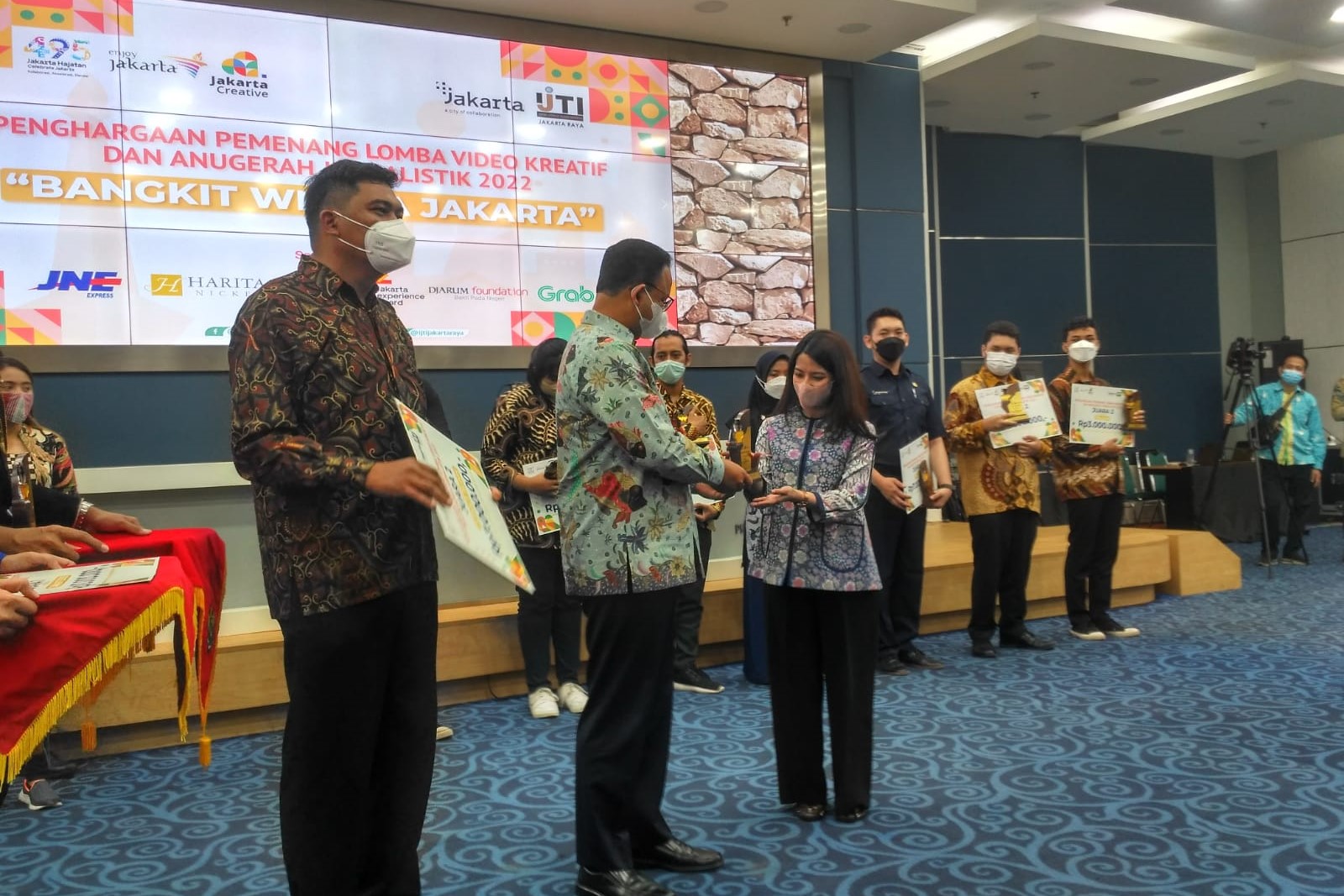 Panitia menerima 40 karya video kreatif dari tiga kategori peserta lomba yaitu pelajar SMA/SMK/MA, mahasiswa, dan jurnalis TV.