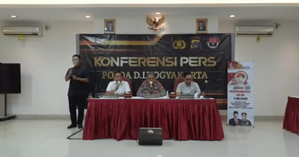Kabid Humas Polda DIY Kombes Yulianto saat konferensi Pers, di Mapolda DIY, Selasa (28/6)