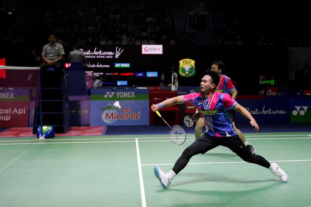 Duet kawakan Mohammad Ahsan dan Hendra Setiawan saat berlaga di ajang Indonesia Open 2022.
