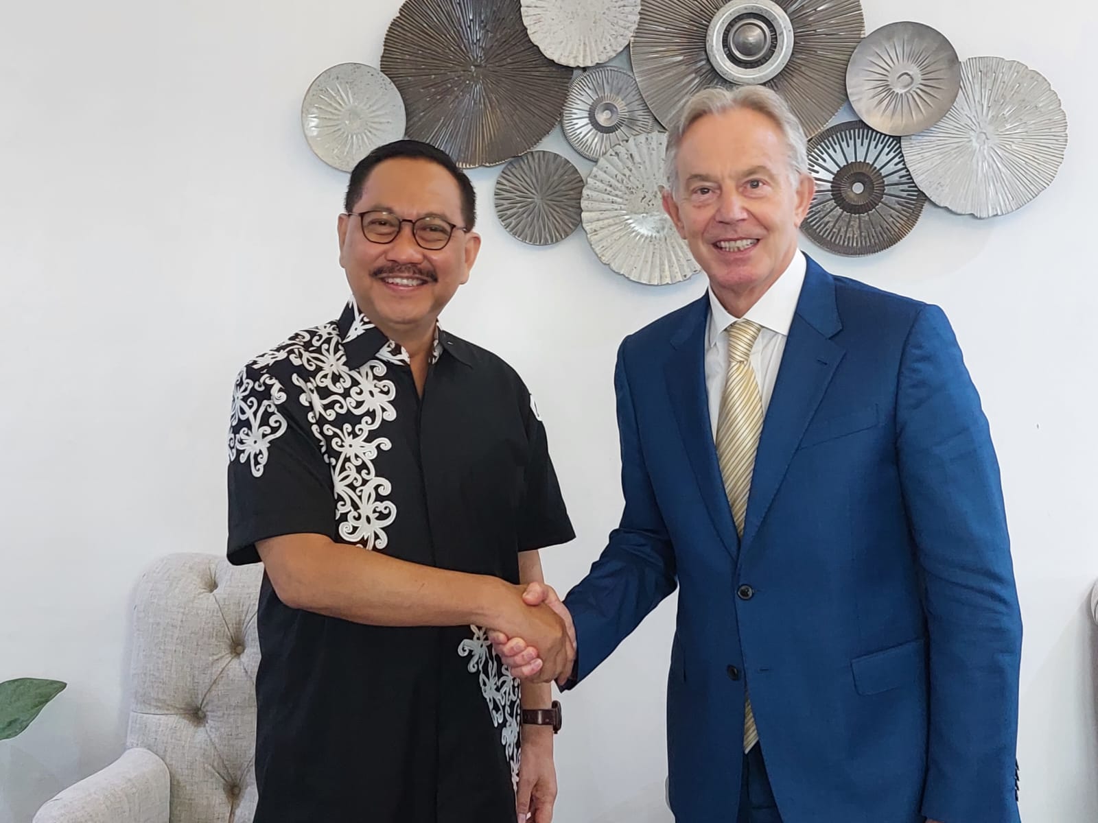 Kepala Otorita Ibu Kota Nusantara (OIKN) Bambang Susantono bertemu dengan mantan Perdana Menteri Inggris Tony Blair di Jakarta pada Rabu (1/