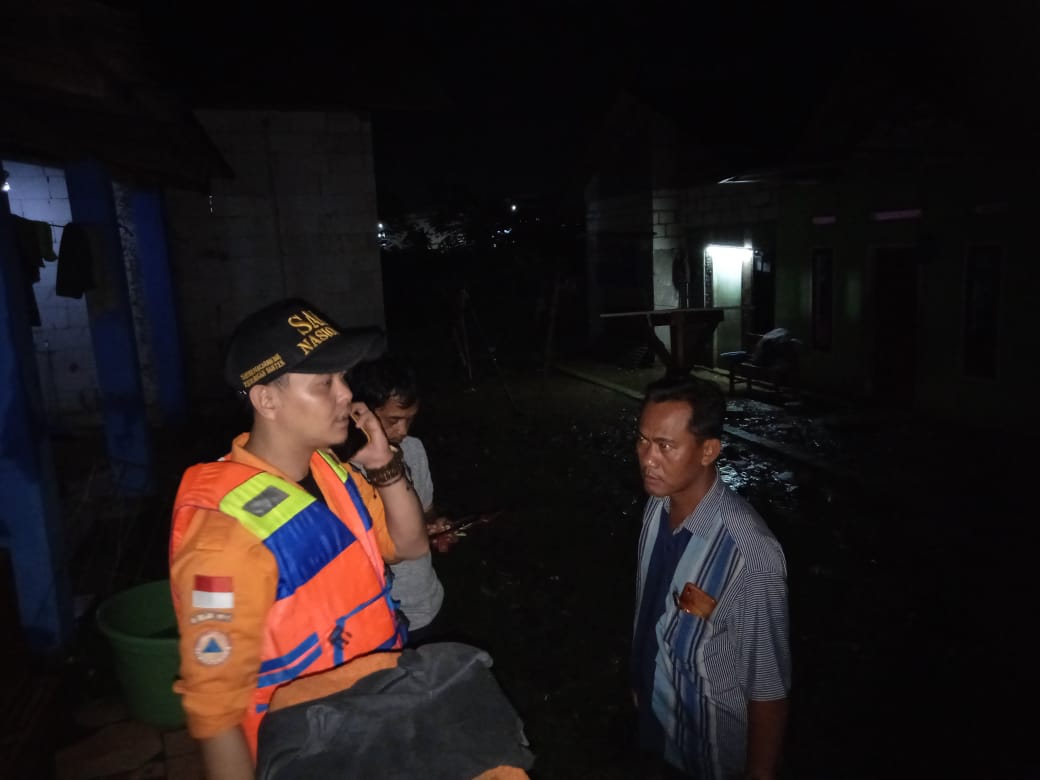 Tim BNPB dan BPBD setempat melakukan pengecekan bencana banjir di wilayah Kabupaten Serang