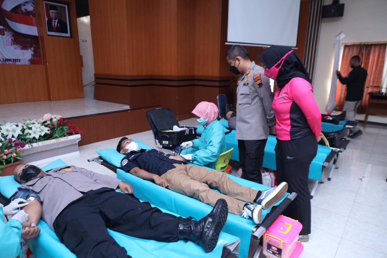 Donor darah di kantor Polres Klaten, Jawa Tengah