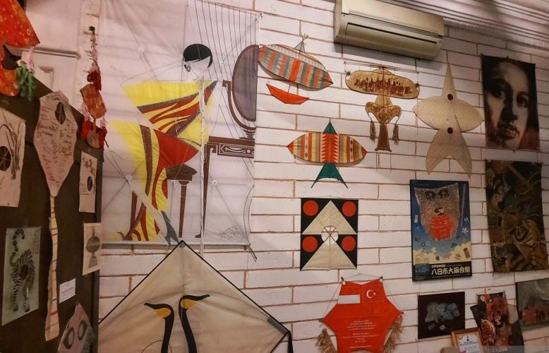 Museum Layang-layang pamerkan berbagai layangan dari berbagai negara.