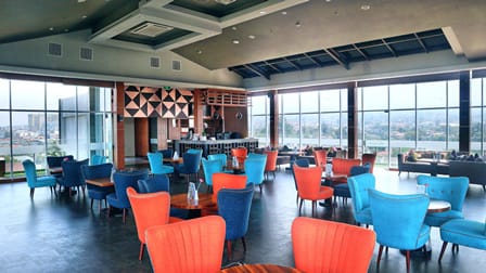 Bersantai Menikmati Pemandangan Kota Bandung di Kahyangan Lounge