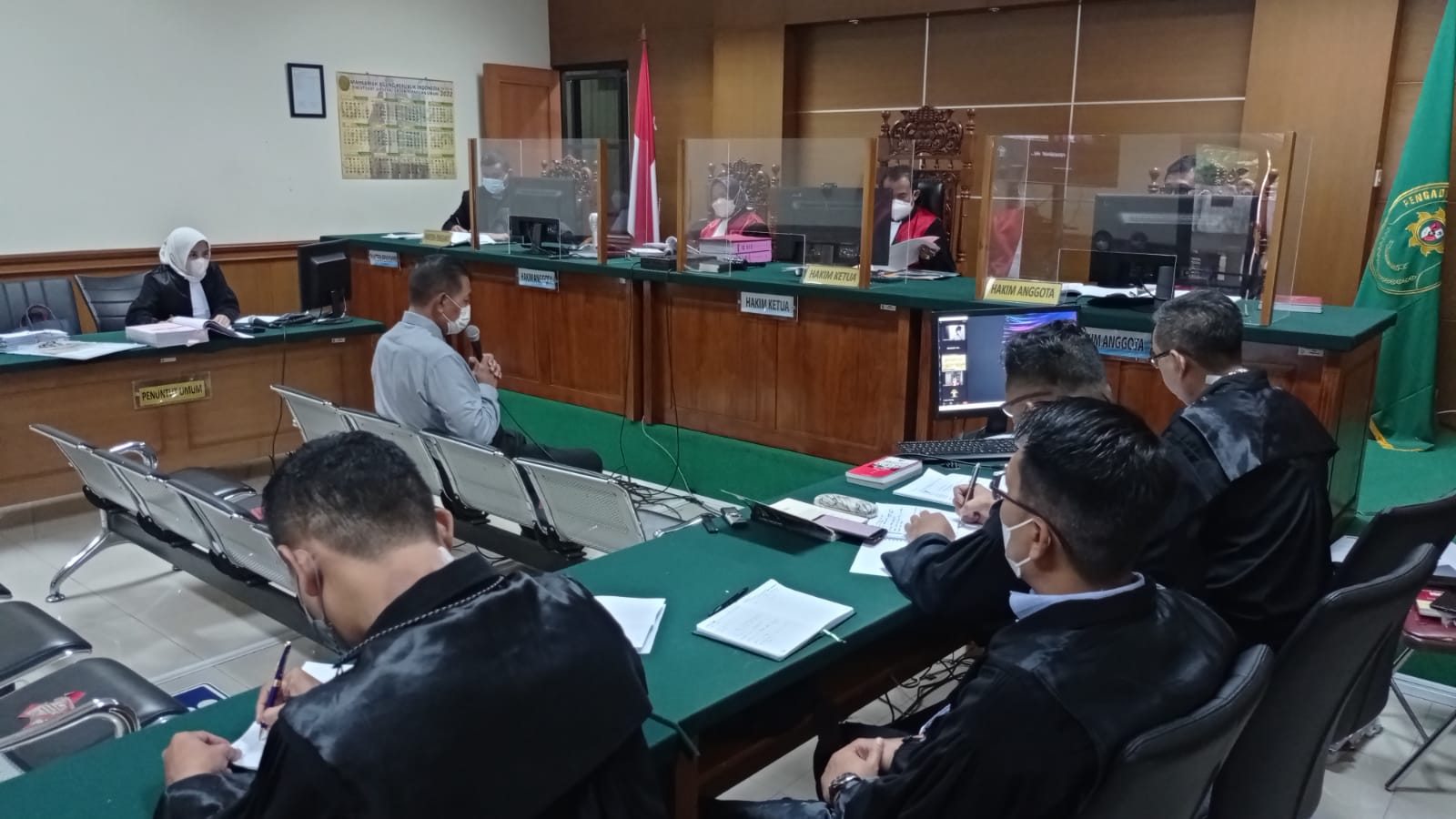 Prof Mudzakkir, dalam sidang keterangan saksi meringankan dari terdakwa Qurnia Ahmad Bukhori, di PN Tipikor, Serang, Banten, Rabu (15/6)