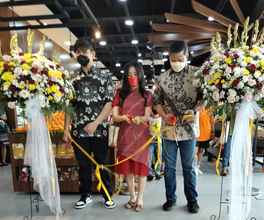 Acara peresmkian toko FS di Depok.