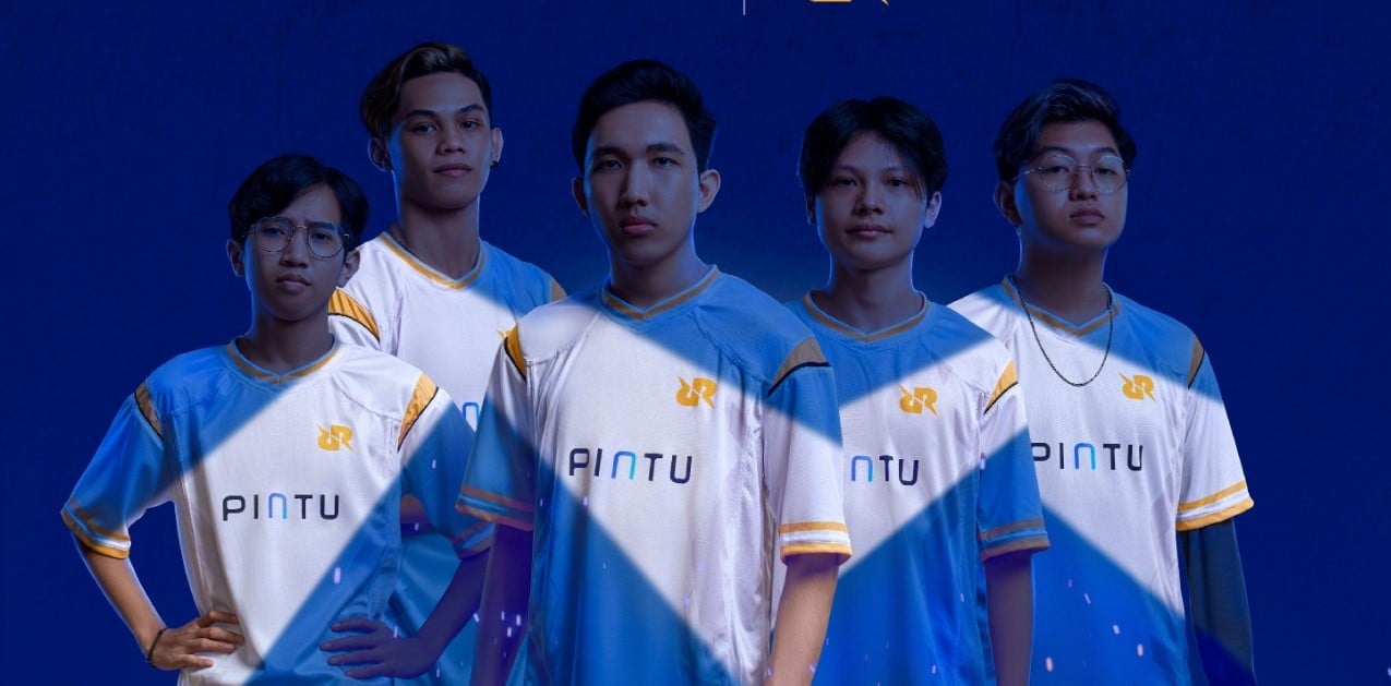 Tim esport Rex Regum Qeon atau lebih dikenal dengan RRQ yang disponsori PINTU.