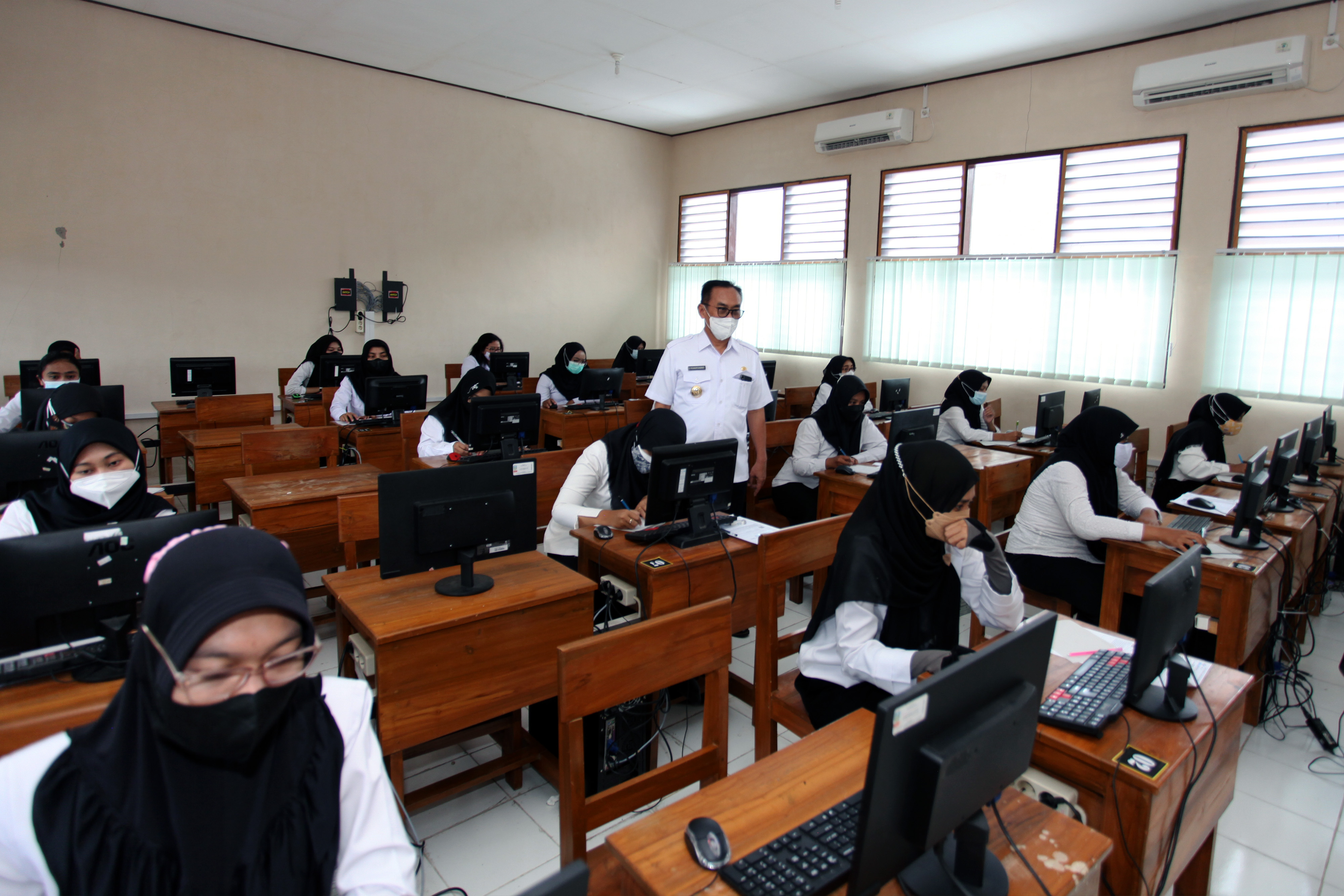 Ujian seleksi penerimaan Pegawai Pemerintah dengan Perjanjian Kerja (PPPK) khusus guru di Blitar, Jawa Timur.