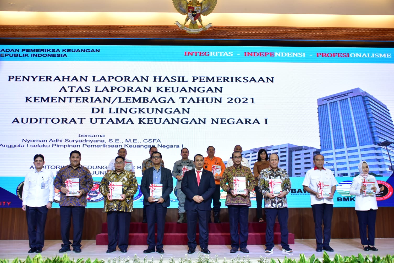 BNPT menerima hasil laporan pemeriksaan atas laporan keuangan BNPT 2021 dengan opini Wajar Tanpa Pengecualian untuk yang ke- 9 kalinya.