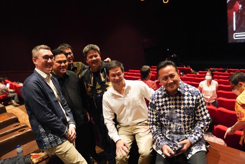 Menteri BUMN Erick Thohir saat nobar premiere film Gatot Kaca
