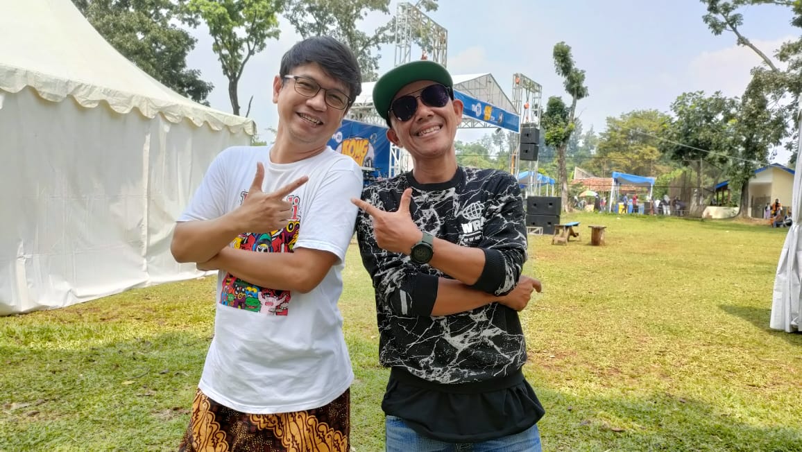 Penyiar Radia Betawi Bobby Setengahmateng dan Musisi Betawi Daus Rojali