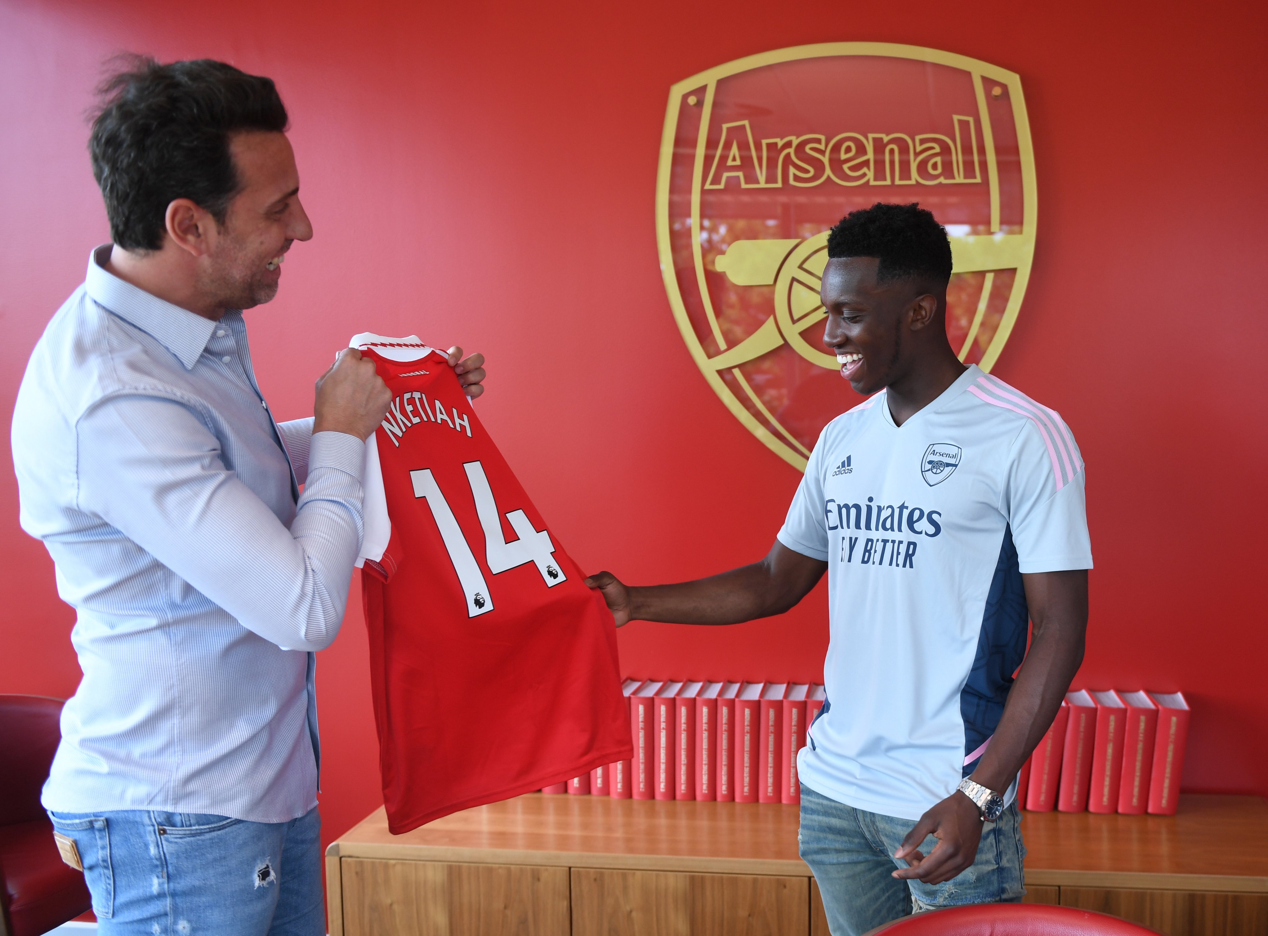 Penyerang Arsenal Eddie Nketiah mendapatkan nomor punggung 14 setelah memperpanjang kontrak dengan the Gunners.