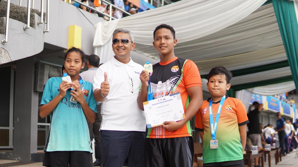 M Farhan, anggota DPR RI (tengah)