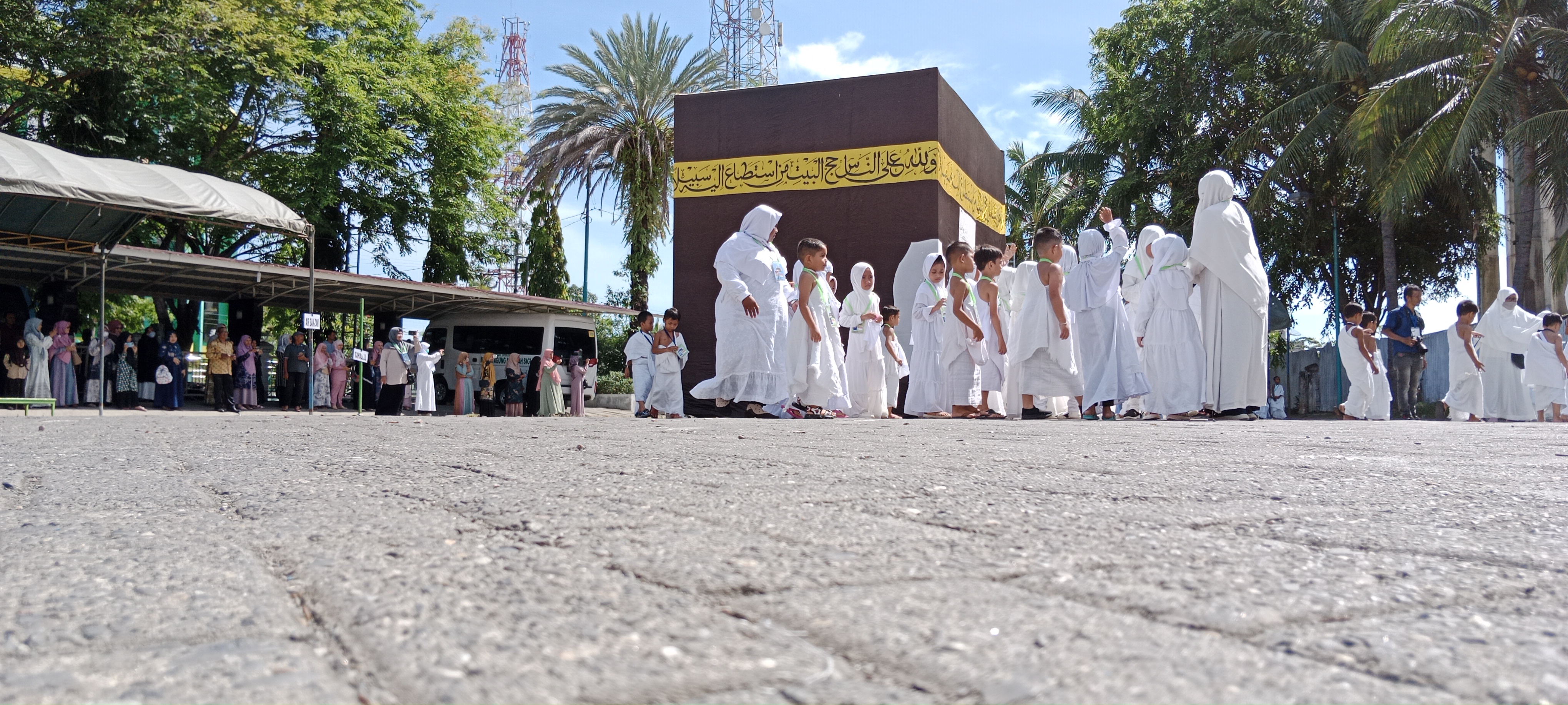 Ilustrasi--Manasik haji anak TK di halaman Masjid Al Falah Kota Sigli, Kabupaten Pidie, Aceh, beberapa waktu lalu.
