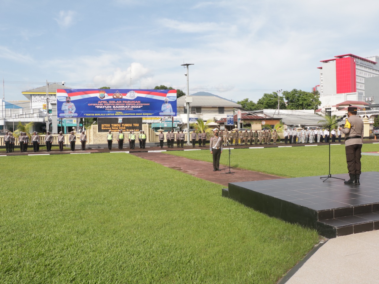  Kapolda Sulut Inspektur Jenderal Mulyatno memimpin Apel Gelar Pasukan Operasi Kepolisian Kewilayahan Patuh Sam Ratulangi 