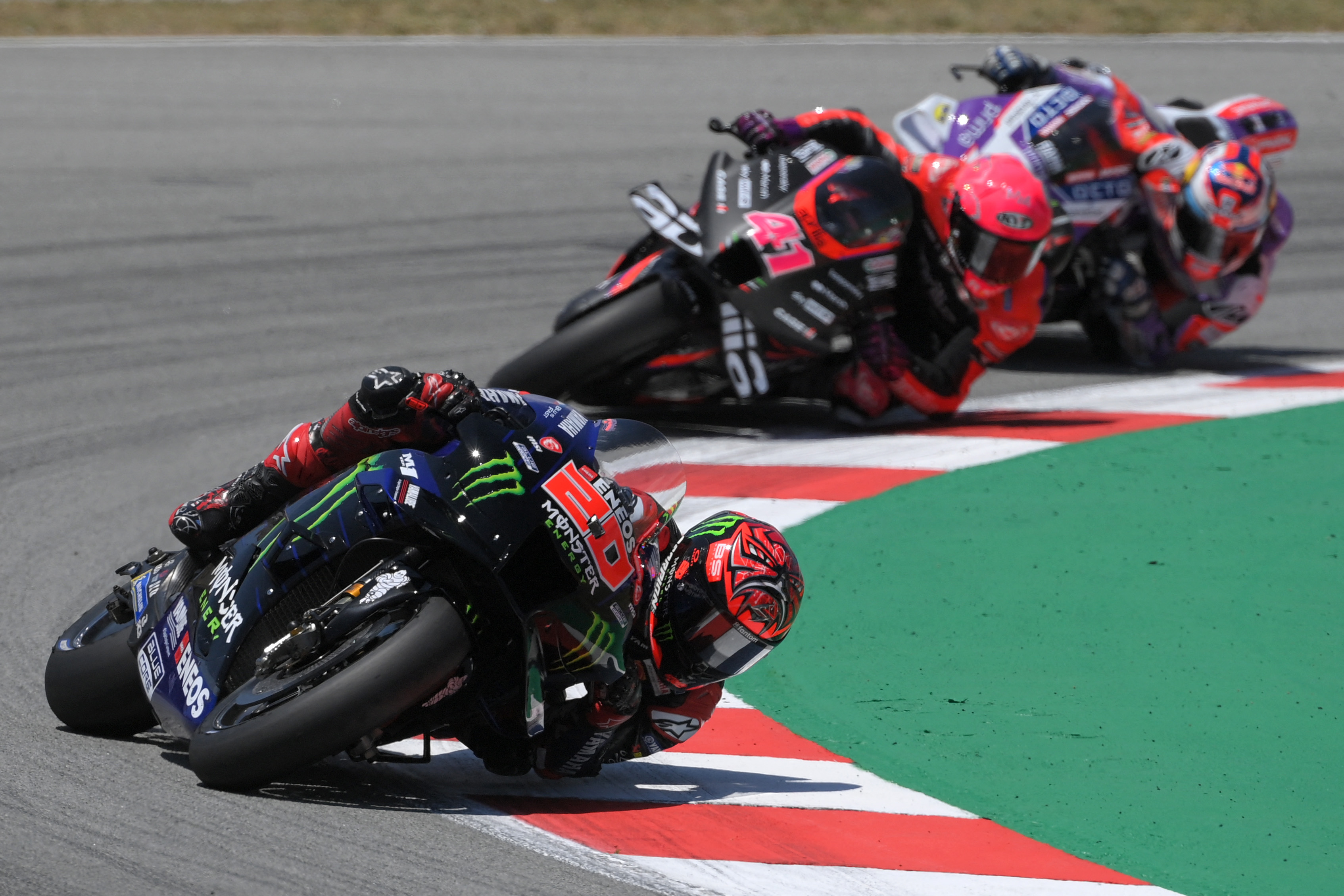 Aksi para pembalap MotoGP di GP Catalunya.