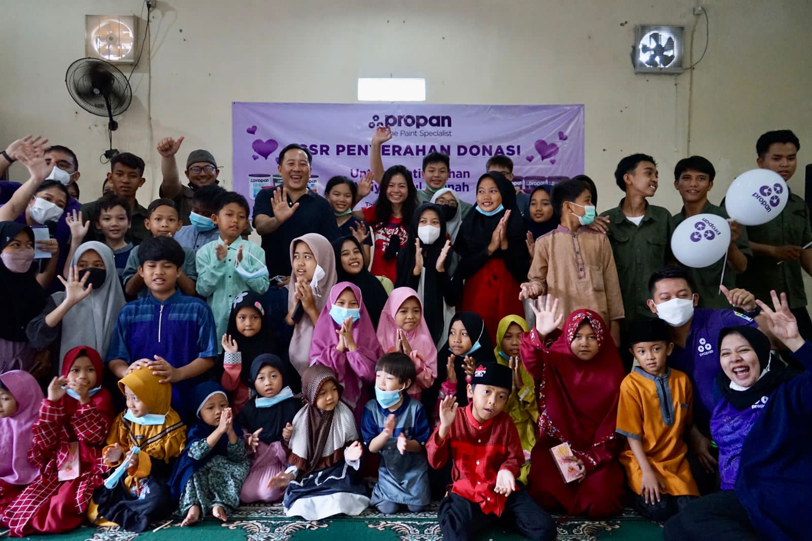 Acara penyerahan bantuan dari Propan Raya kepada Panti Asuhan Arriyaadhul Jannah berlokasi di Kota Tangerang. 