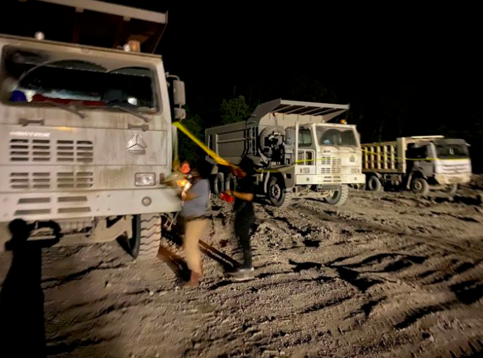 Kepolisian Resort Tanah Bumbu, Kalsel menertibkan tambang ilegal yang melibatkan dua WNA Tiongkok, Senin malam (22/11).