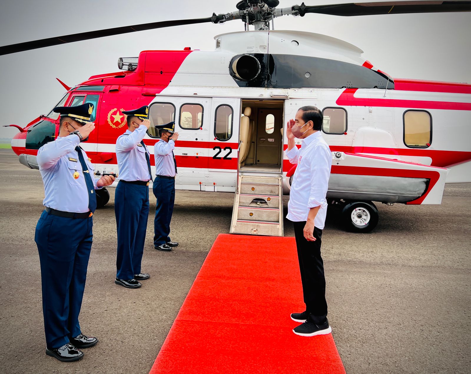 Presiden Joko Widodo akan menaiki helikopter Super Puma di Pangkalan TNI AU Atang Sendjaja, Kabupaten Bogor.