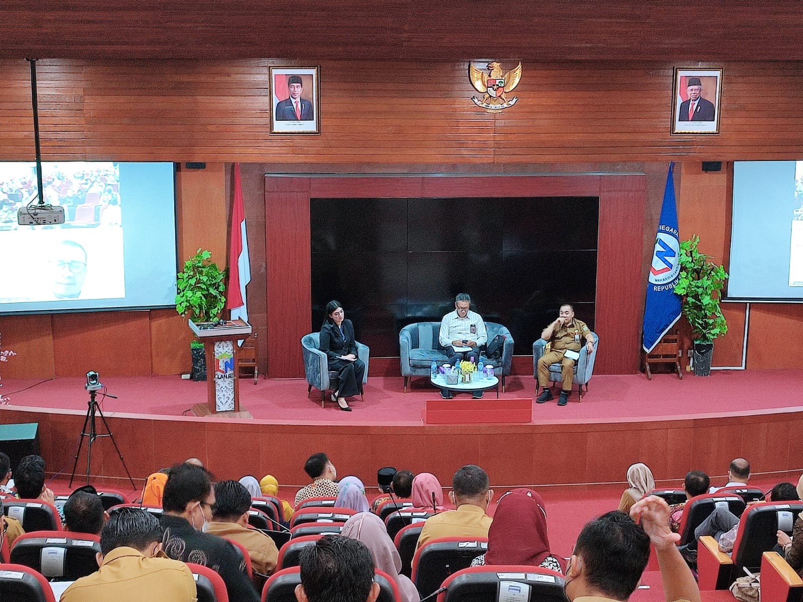  Suasana pemaparan hasil kajian risalah kebijakan di Puslatbang LDOD LAN, Samarinda, Kalimantan Timur