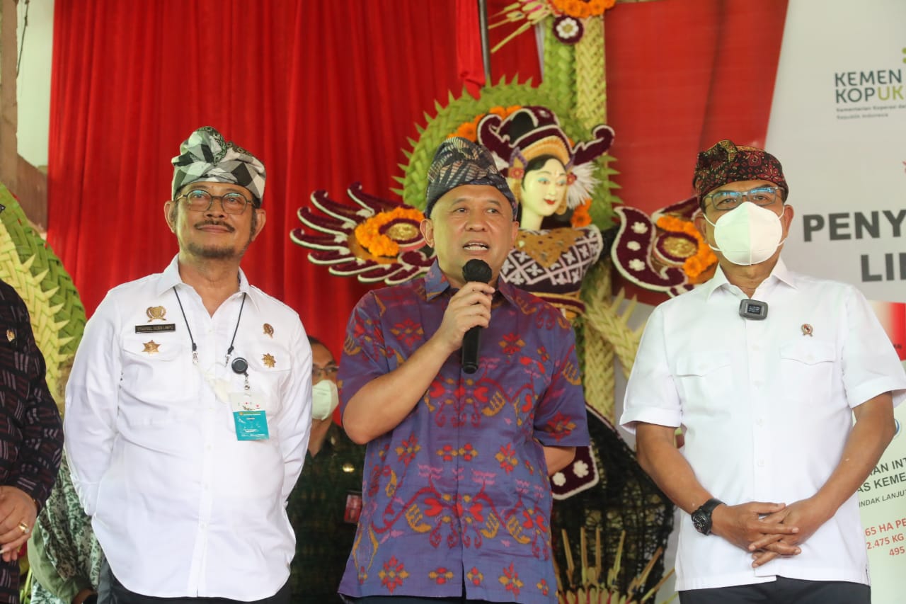 Mentan Syahrul Yasin Limpo (SYL) mengunjungi Desa Sumberklampok, Kecamatan Gerokgak, Kabupaten Buleleng, Bali, Selasa (21/6),