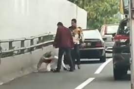 Kejadian saat Justin Frederic dipukul di Jalan Tol Gatot Subroto.