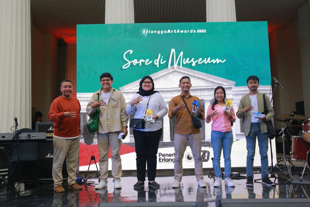 Pameran seni Erlangga Art Awards 2022 resmi ditutup pada Minggu (12/6). 